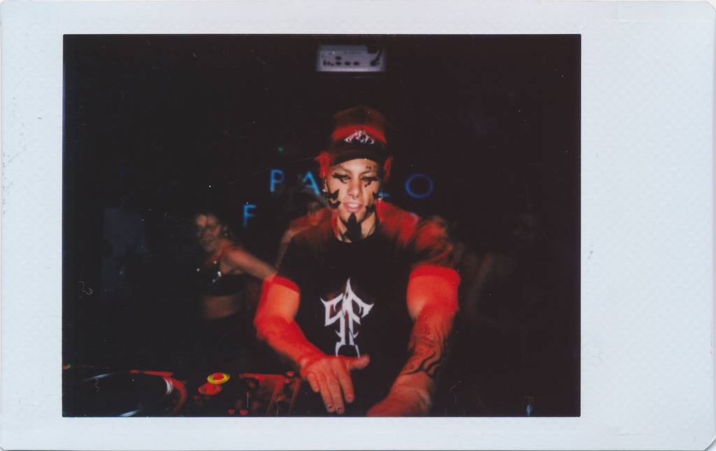 “In the Club”: Anthony Stone's Photo Project with the Lomo'Instant Automat Glass