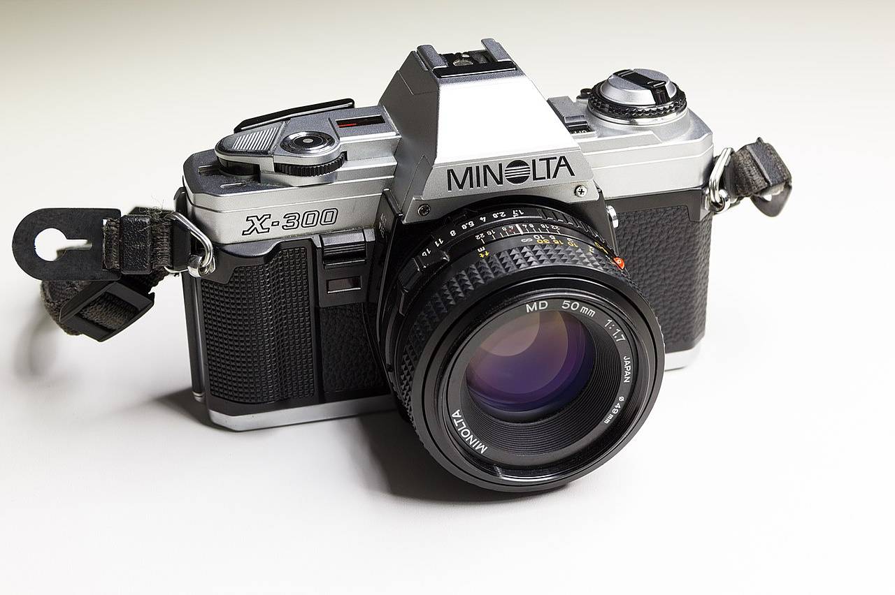 Minolta X-300: A Strong Reflex · Lomography