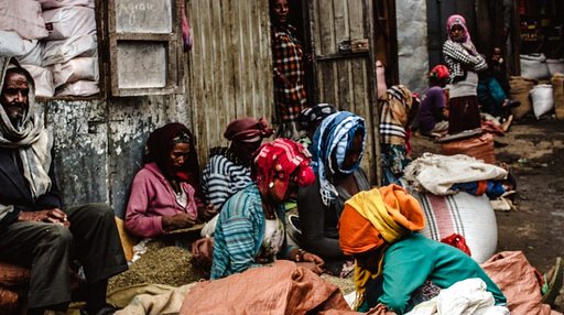 Boris Brkovic documenta il contesto sociale di Addis Ababac con la Lomogon 2.5/32 Art Lens
