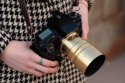 Take Instantly Classic Portraits With the New Petzval 58 Bokeh Control Art Lens!