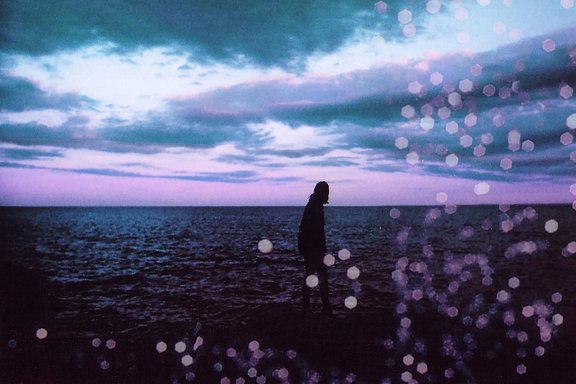 ความสวยงามกลางมหาสมุทรแอตแลนติก โดย Maya Beano ด้วยฟิล์ม LomoChrome Purple