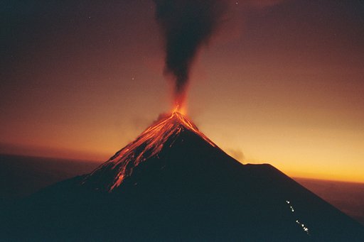 Making a Moment: Guido Rocatti’s Long Exposure of Volcán de Fuego