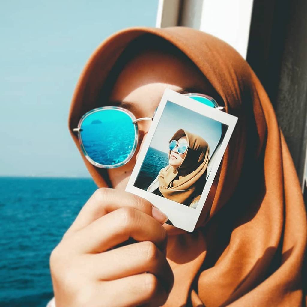 A Photo within a Photo: Aria Yudhistira and the Lomo'Instant Automat