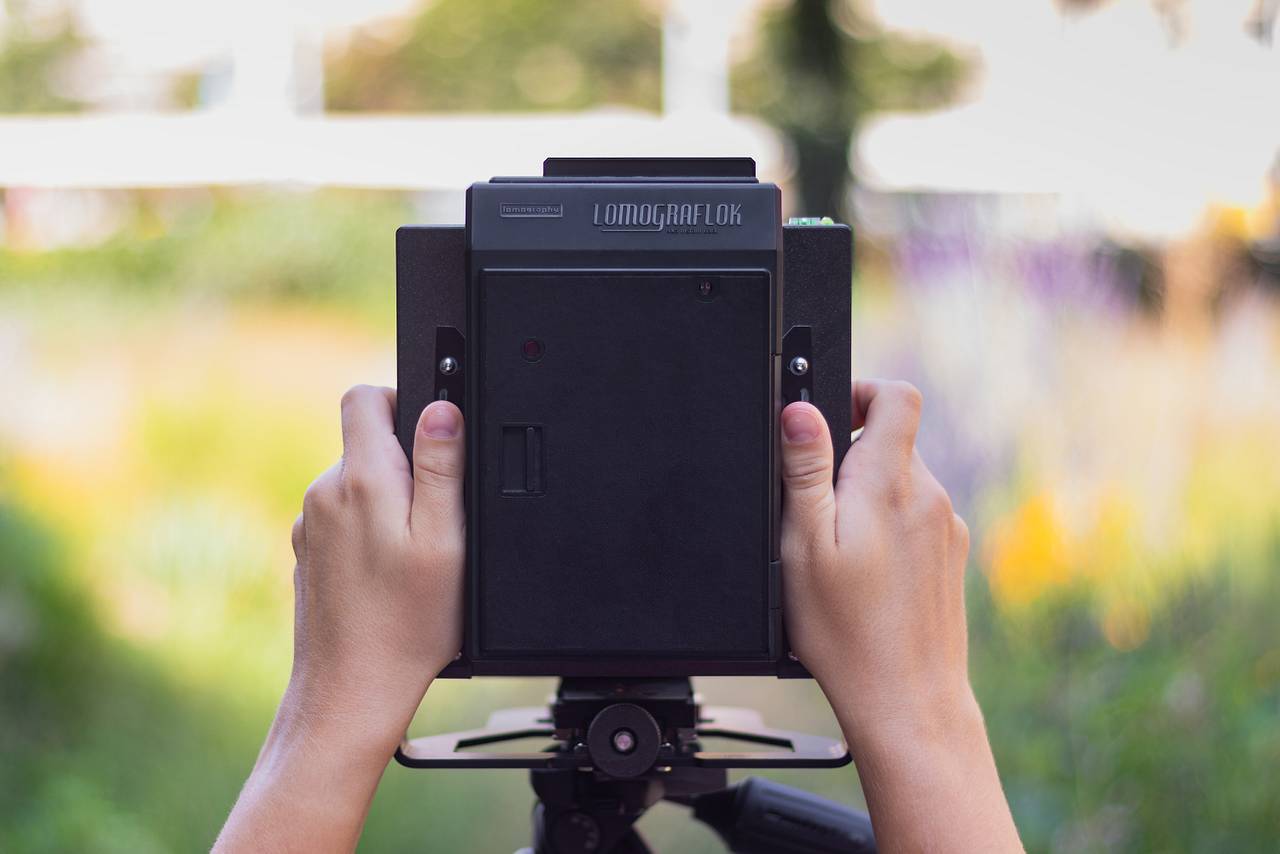 兼容于所有配备 Graflok 的 4×5 相机 － 是市场上大多数 4×5 相机。
